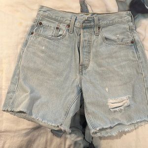 501 Levi premium shorts